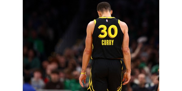 Die Boston Celtics schlagen die Golden State Warriors mit 52 Punkten Vorsprung